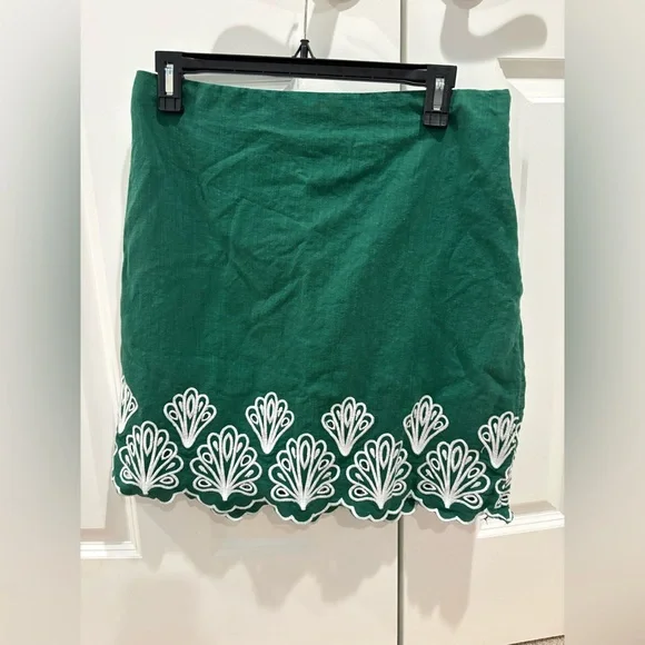 Green Skirt with White Embroidery - Picture 4 of 5